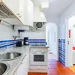 Daire 2br At Historical Chiado *