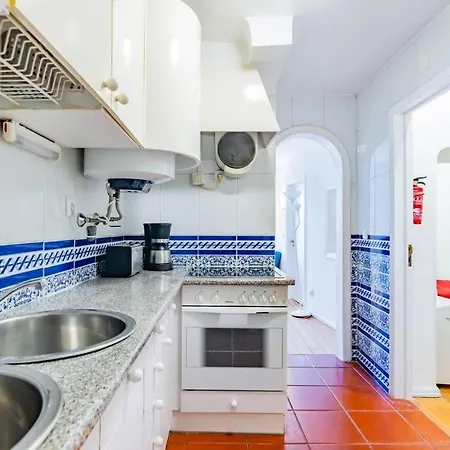 Daire 2br At Historical Chiado *