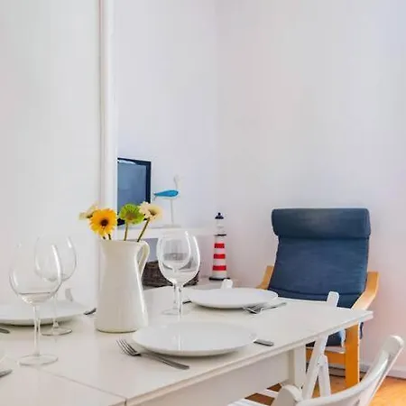 Daire 2br At Historical Chiado *