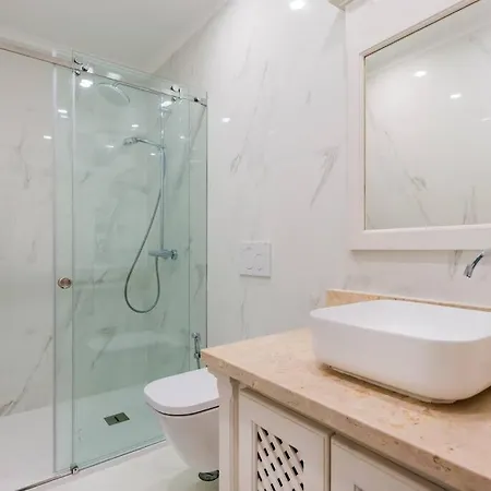 Apartment 2br At Historical Chiado